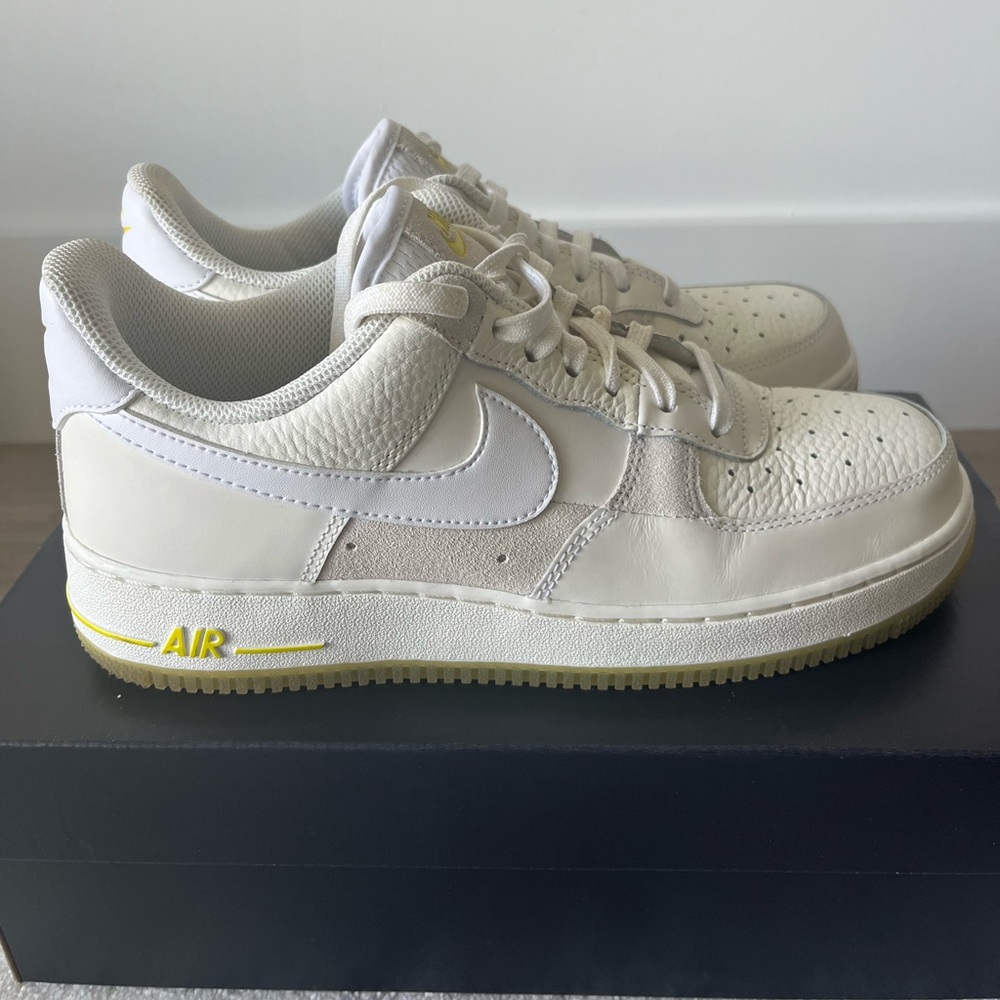 Nike Air Force 1 07’ Low summit white/ white opti yellow women’s 8.5